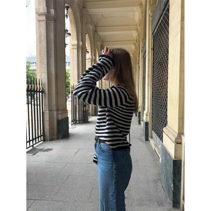 Autumn and Winter New Product Simple Contrasting Color Striped Round Neck Knitted Pullover Long Sleeved Elegant Sweater