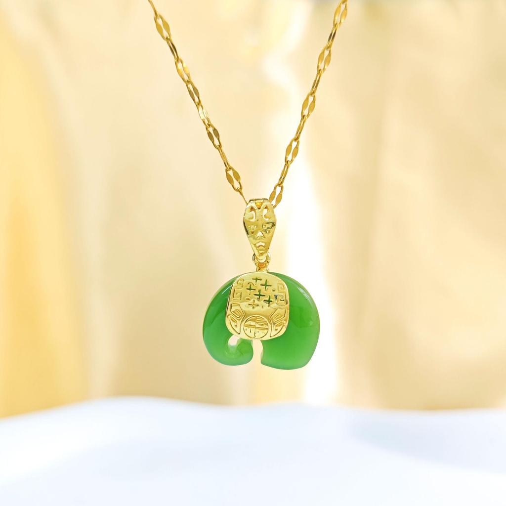 Ethnic Gold & Jade Elephant Titanium Steel Necklace for Women – High-End Retro Clavicle Chain Fashion.