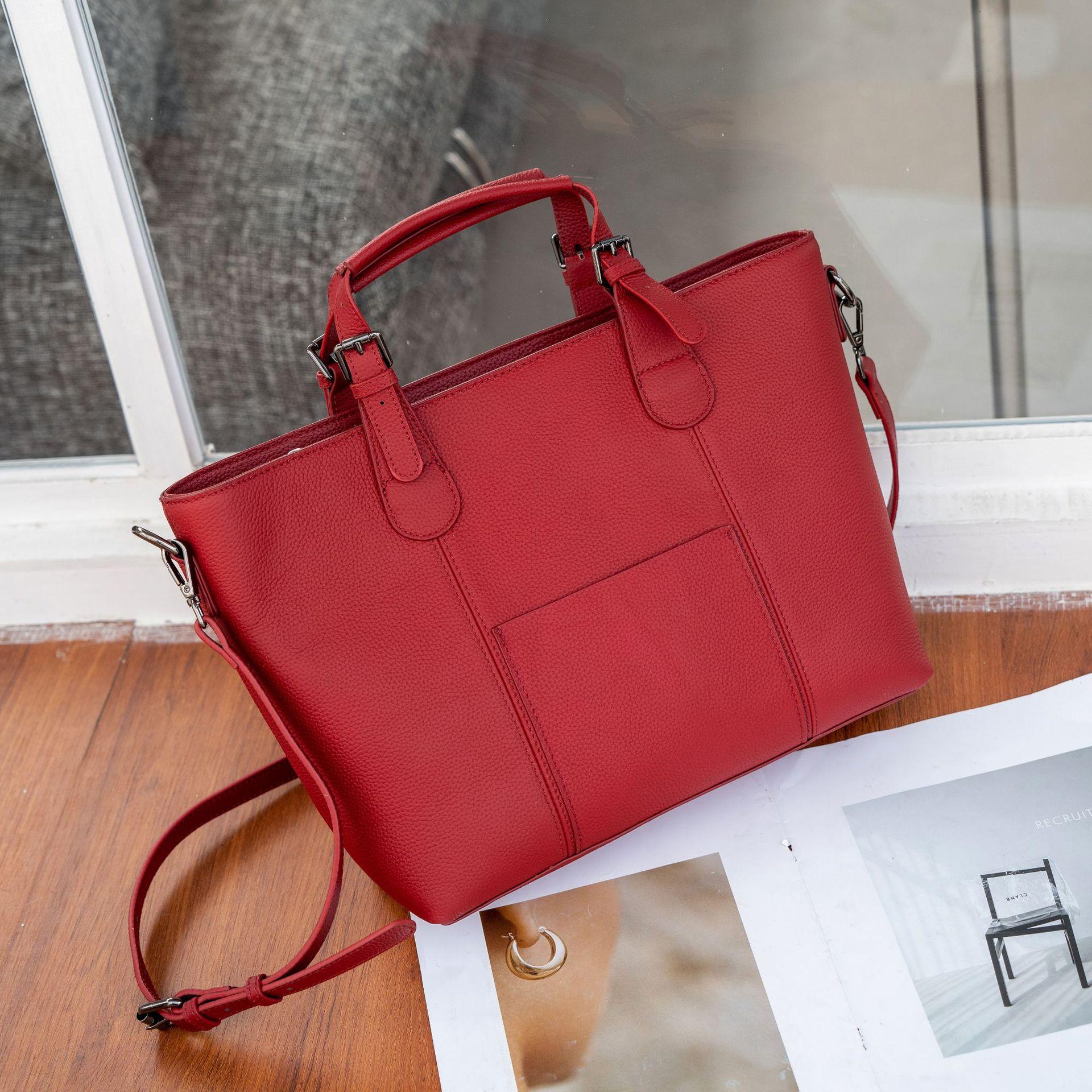 Borsa da donna in pelle bovina a spalla singola Borsa da donna alla moda di grande capacità Pratica borsa a secchiello Portatile a tracolla Pelle morbida rosso