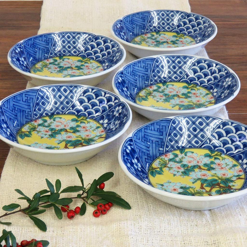 Waza no Kura Stylish Tableware, Kutani Ware Small Bowls, Set of 5, Yoshidaya Ceramic, High-End Brand, Japanese Tableware, Traditional Japanese Pattern