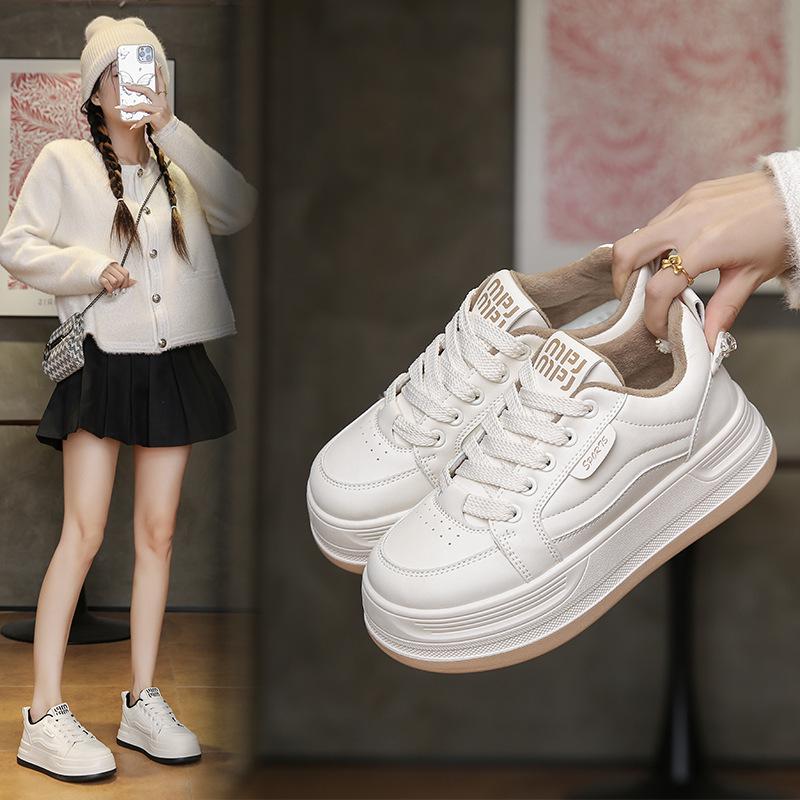 2025 winter new ins Korean version of thick-soled low-top velvet little white shoes women's tide running casual board shoes women's Y8613-2