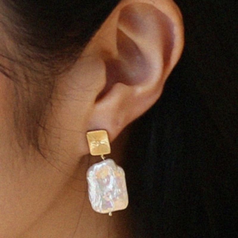 

WorthWord Sparkles Pearl Earring Sparkles in me Pearl