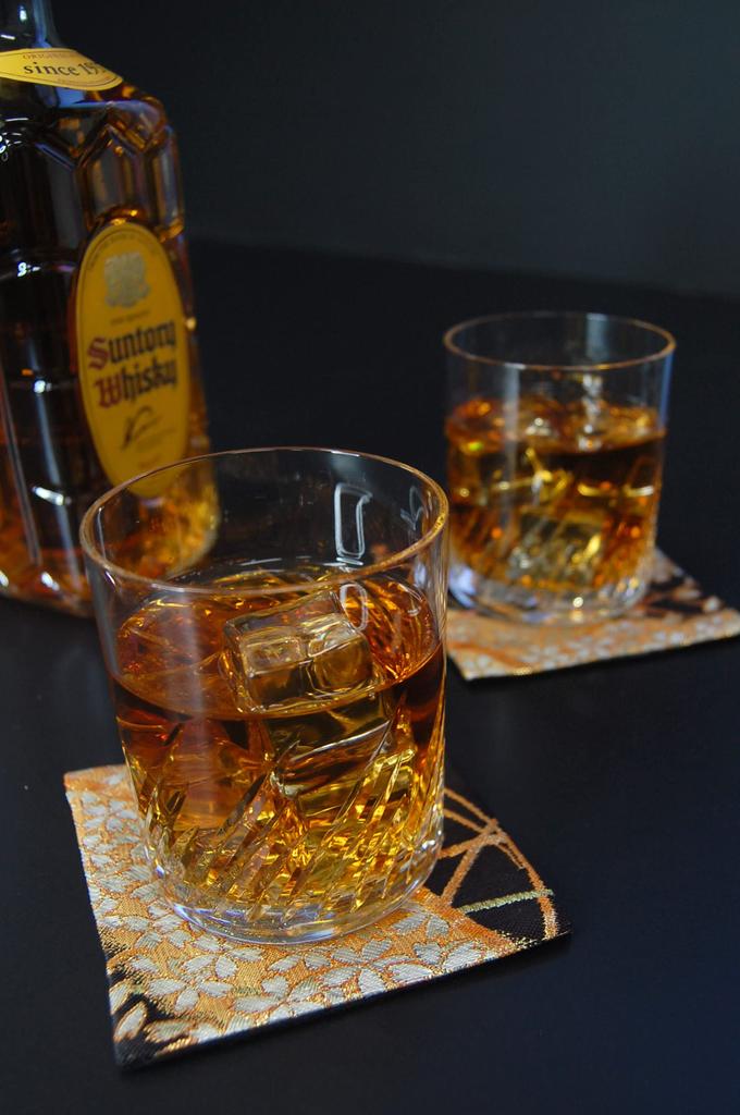 Perfect as a gift Pre-wrapped, boxed, and ready to give. Set of 5 gold brocade Japanese kimono coasters (Miyabi).