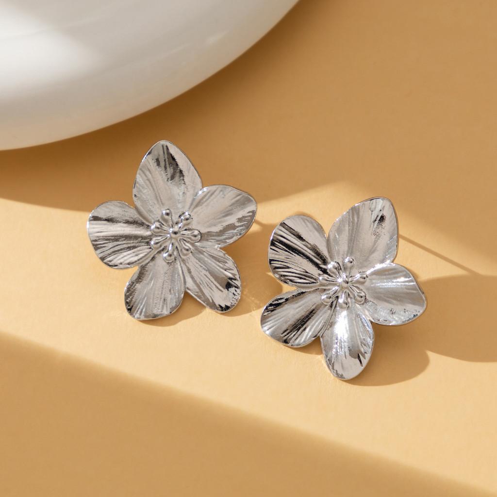 Vintage Gold Elegant Alloy Floral Design Earrings For Women With Shapes Geometric