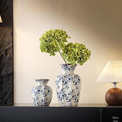 Retro blåvit porslinsvas för hem- eller kontorsinredning
