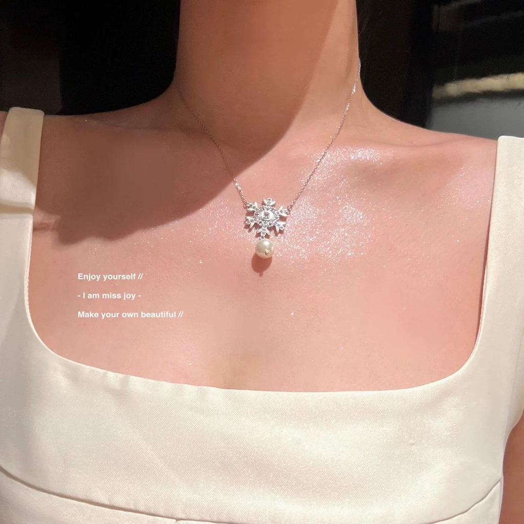 Seiko Women's Korean Style Pearl Snowflake Clavicle Necklace - Simple, Fashionable, Light Luxury Micro-Inlaid Design