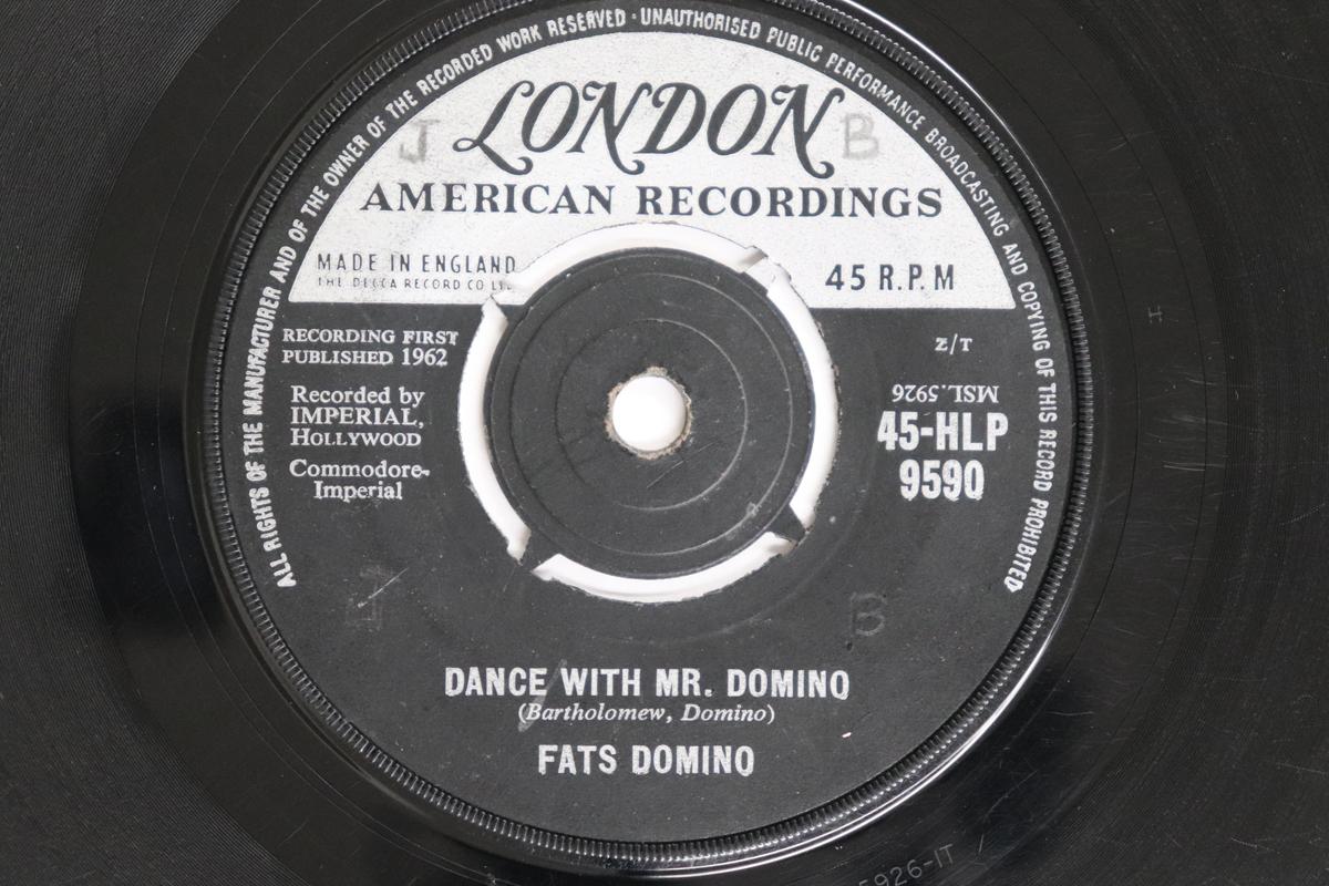 

7-дюймовая пластинка FATS DOMINO - Танцуй с мистером Домино / Ничего нового 45HLP9590 LONDON 1962 UK Блюз Б/У