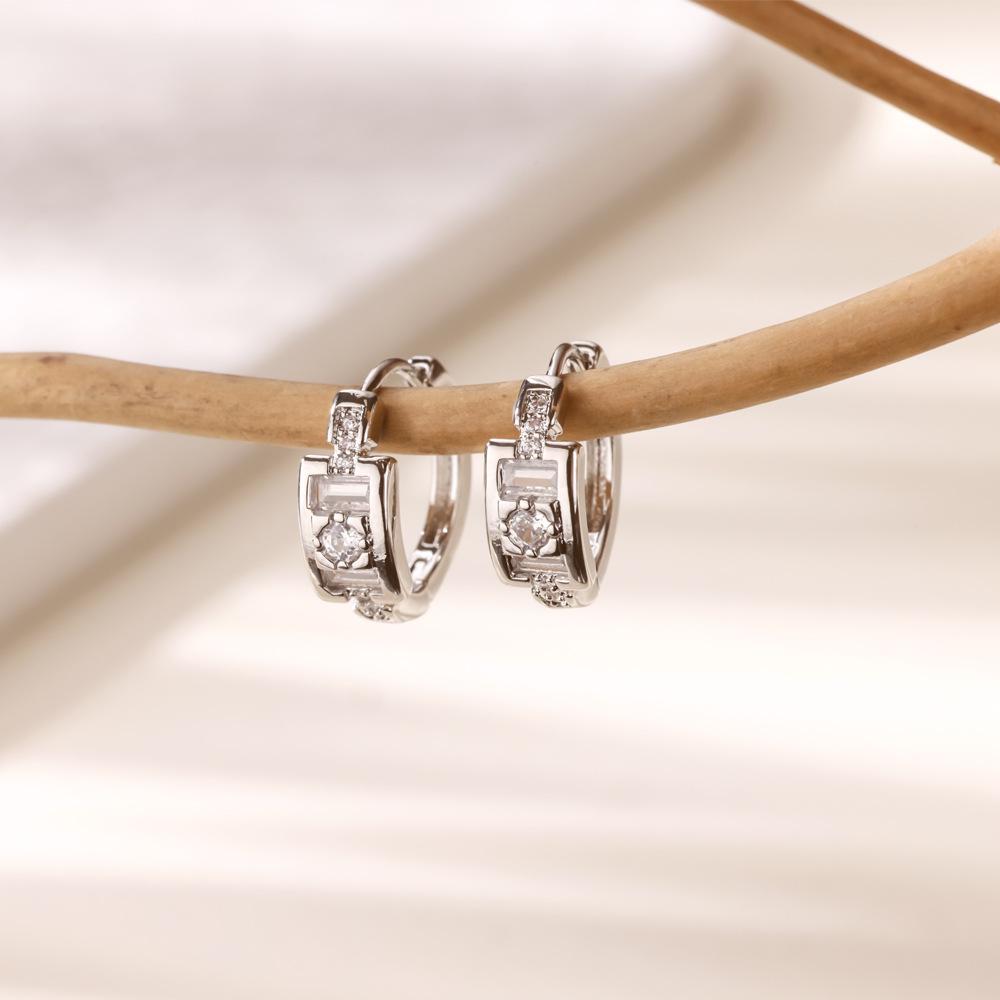 Simple and Fashionable Zircon-inlaid Ear Buckle Earrings Women's Light Luxury Temperament Versatile Earrings New