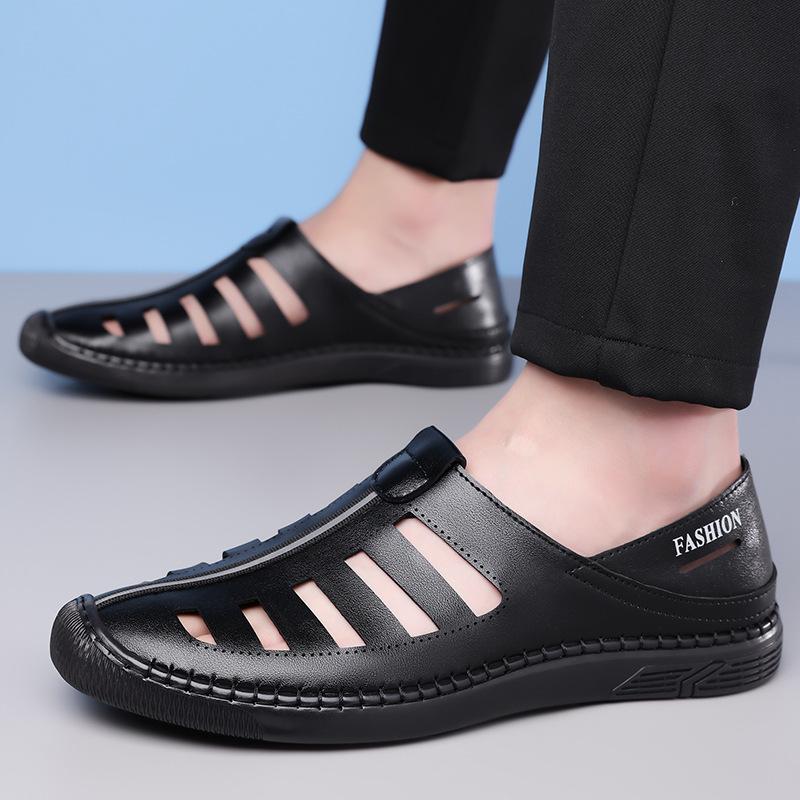 Fashion New Men Summer White Black Soft Hole Clogs Breathable Sandals Slipper Garden Beach Shoes Hombre Footwear