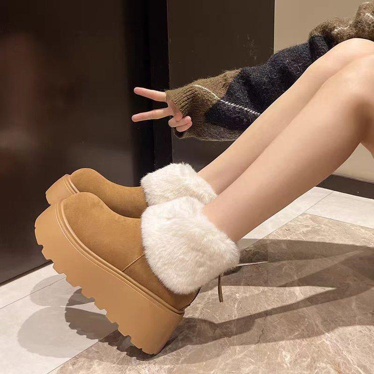 Förhöjda tjockbottnade kragade fluffiga snökängor, staplade och förtjockade bomullsskor i utländsk stil, korta kängor.