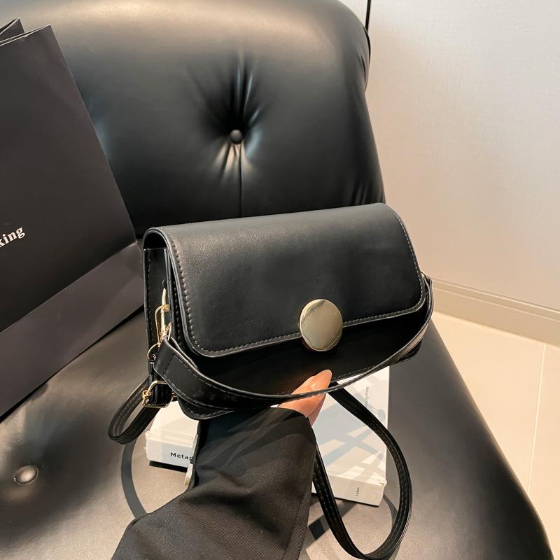 Solid color simple foreign style handbag 2025 spring new versatile ins shoulder messenger bag temperament small square bag women