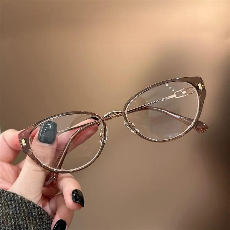 Stylish and Versatile Retro-style Glasses for Women, Anti-blue Light Glasses, High-end Eye Frames.