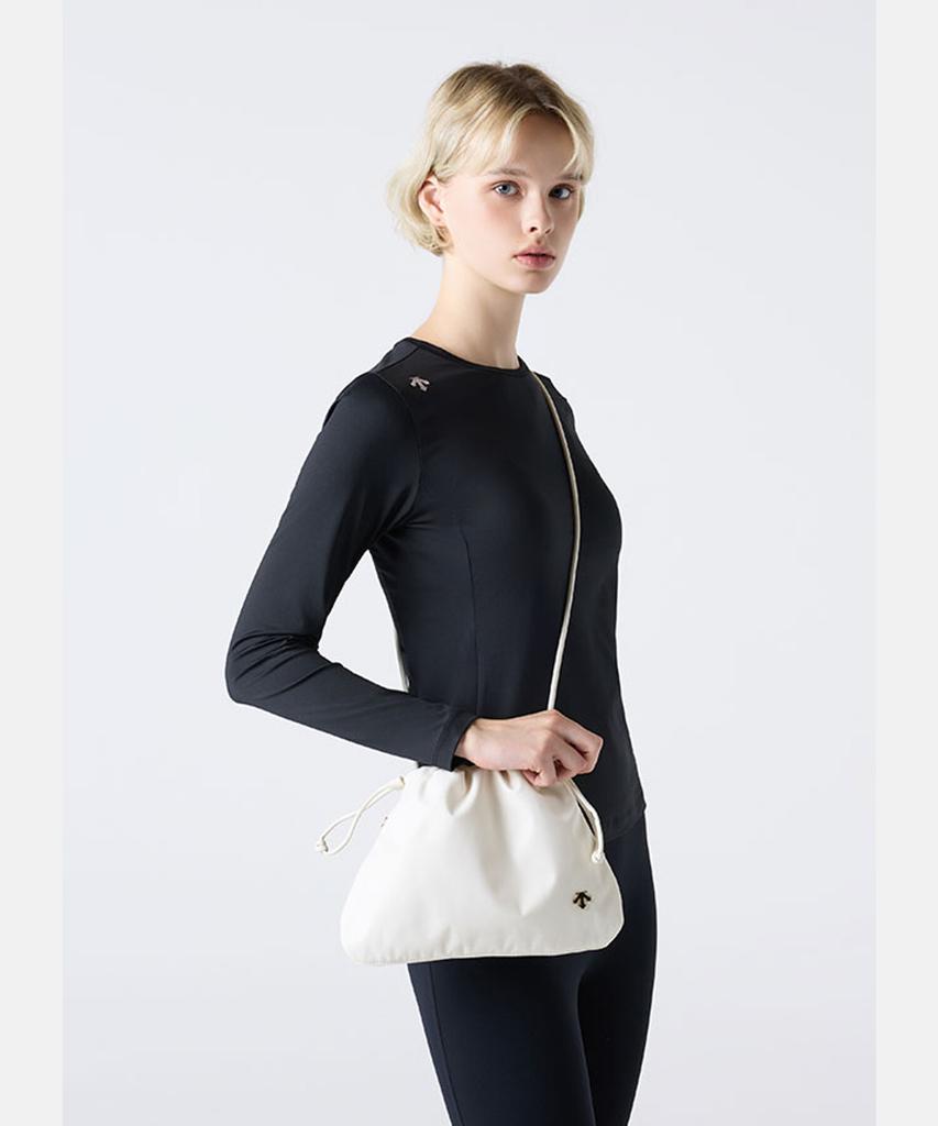 Descente Women'S Drawstring Crossbody Bag Ivory (Sq322Ubg77)