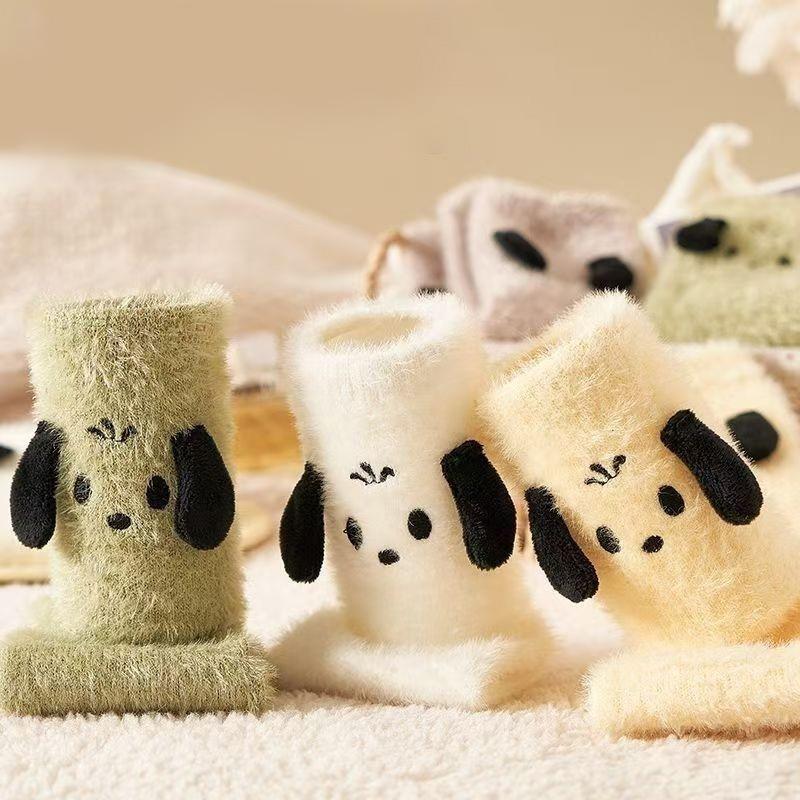 1 Paar Korallen samtige niedliche Plüsch Herbst Winter Bodensocken Bequeme Cartoon Hunde Flauschige Fuzzy Nerz Socken