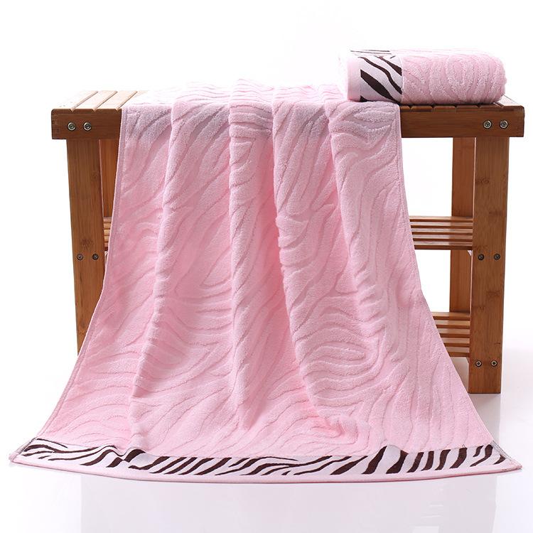 Highly Absorbent Tiger-Print Jacquard Bath Towel