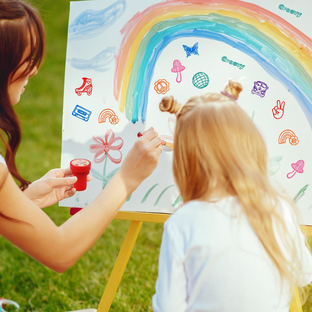 36 Pièces Tampons de Fête Groovy Pour Garçons Filles, Rétro Hippie Fleur Marguerite Fournitures de Fête d'Anniversaire Cadeaux, Récompenses de Classe Carnaval