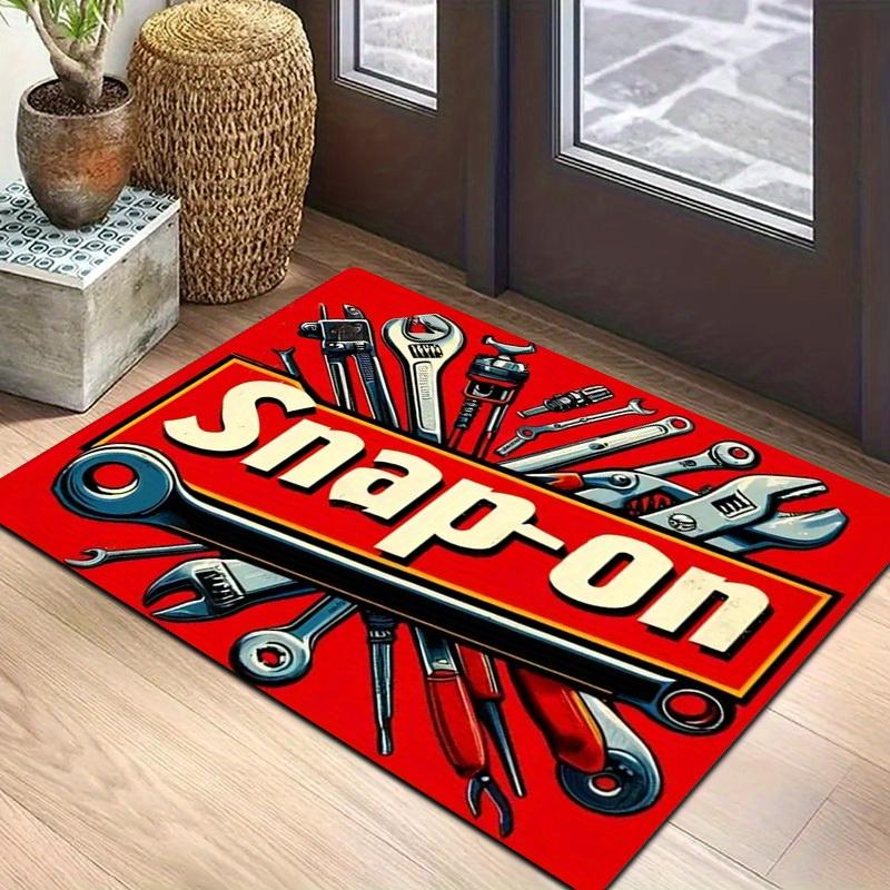 Nevklouzávací rohožka se Snap-On Tool logem, zářivě červená s černobílými ilustracemi, omyvatelný flanel pro domácí kancelář, garáž