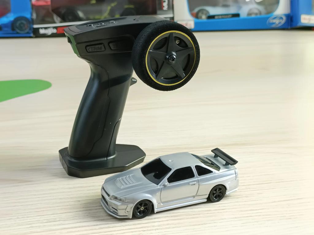 2,4G RC Drift Car 1/43 4WD Fjernkontroll Bil Høyhastighets Firehjulstrekk Radiostyrt Mini Racing Bil Modell Gutt Lekegave Gave