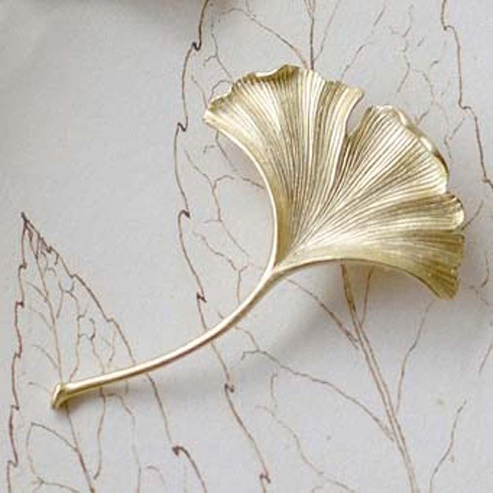 French Style Ginkgo Leaf Brooch Vintage Metal Glossy Corsage Ornament Long Leaf Pin  Women