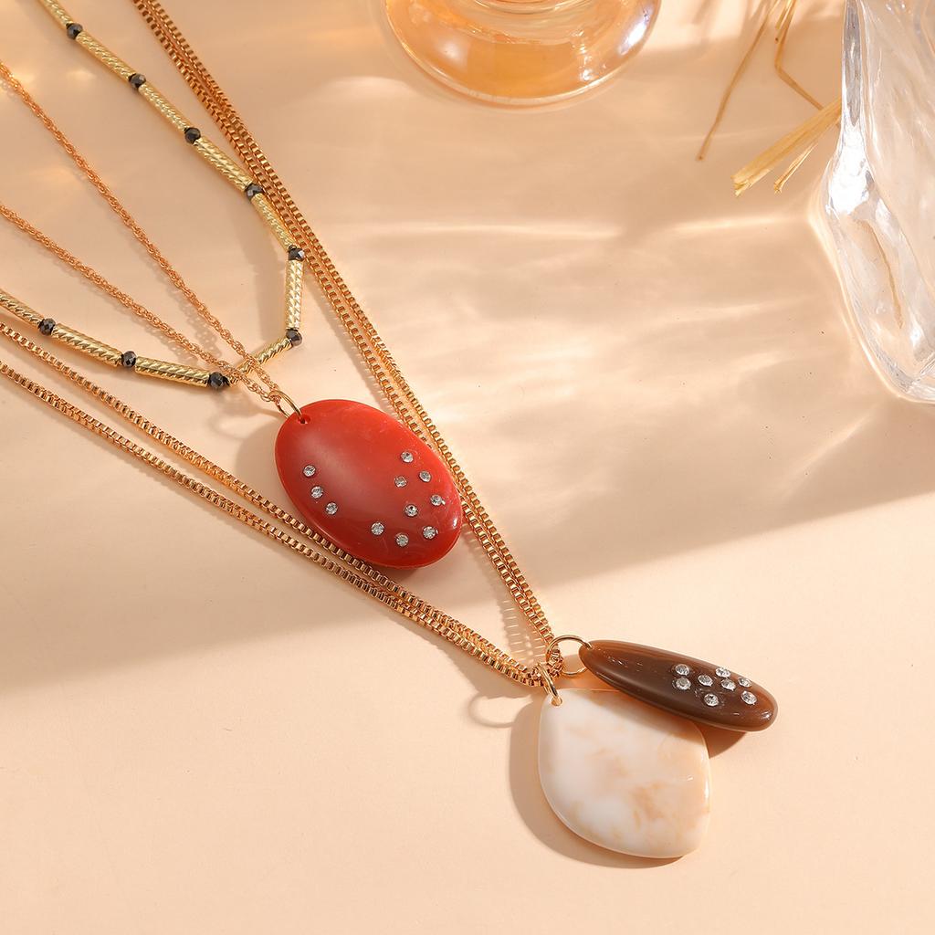 Minimally designed multi-layer resin pendant with diamond inlaid geometric necklace for women's summer fashion collarbone chain