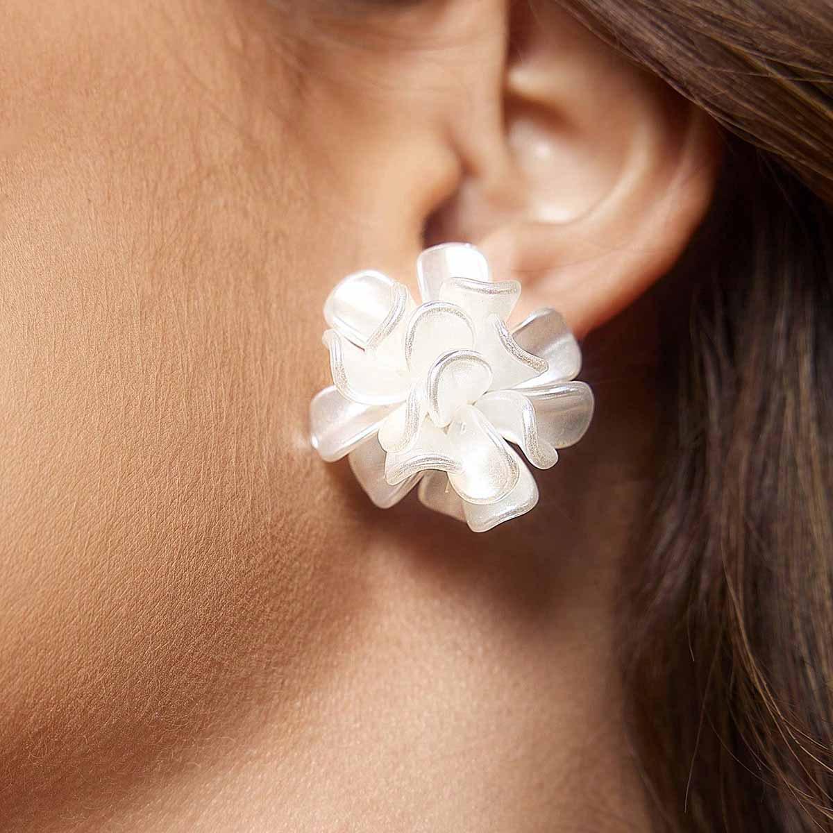 Korean Pearl 3D Flower Petal Earrings - Chic Fresh Design Studs белый