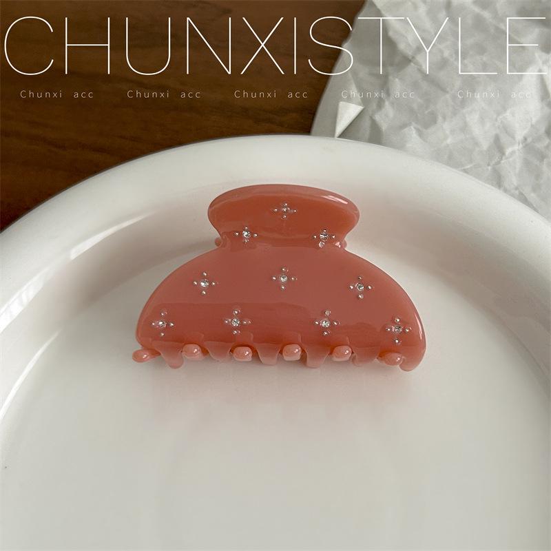 Share Beauty Acetat Süßigkeiten Haarspange: Eleganter, mit Diamanten besetzter, kompakter Haarklammer, perfekt, um Ihrer Frisur eine frische Note zu verleihen.