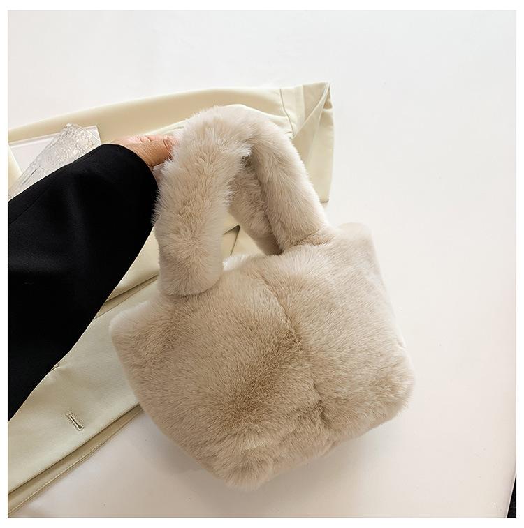 Korean Version of Foreign Style Small Bag Women 2025 New Cute Plush Bucket Bag Autumn and Winter Fashion Bucket Bag Commuter Bag
