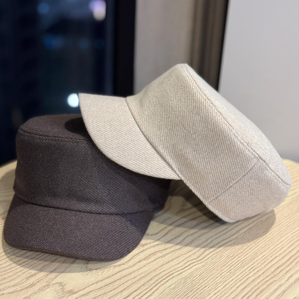 New Korean Style Solid Color Flat Top Equestrian Hat for Women in Autumn and Winter Fashionable and Warm Everyday Versatile Cap