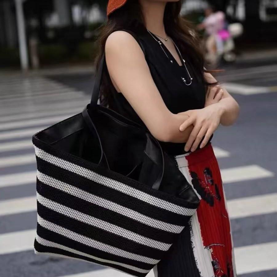 Premium black and white striped tote bag woven large capacity shoulder women's bag lazy wind lightweight vacation bag shopping bag