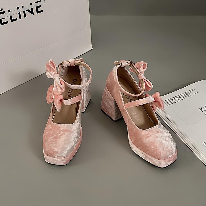 

Мэри Джейн замшевые толстый каблук бант водонепроницаемые стол лоли высокие каблуки 2025 новый темперамент ретро кукольная обувь 35