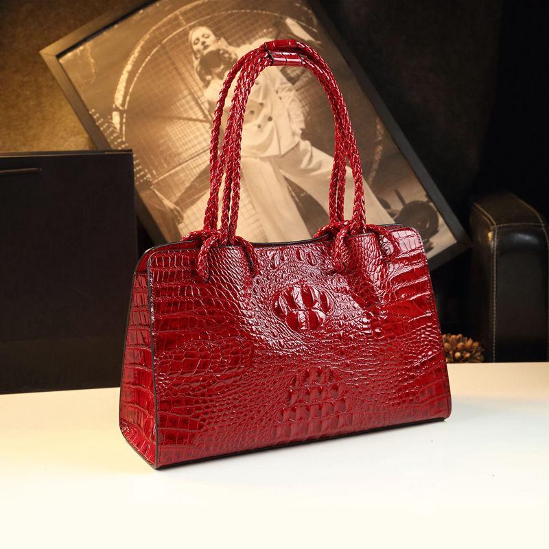 Женская большая вместительная сумка-тоут с крокодиловым узором — фото 7
