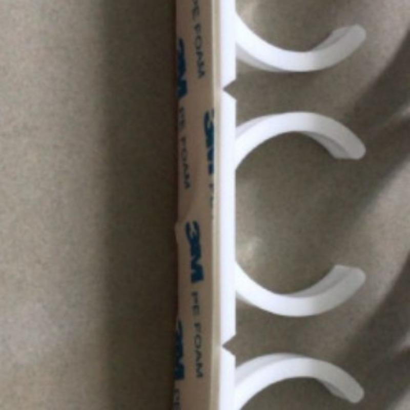 

Simple Kitchen Bottle-mouth Flavoring Jar Storage Rack Clip Plastic Storage Rack Flavoring Jar Clip 1 piece of 3m glue in opp bag