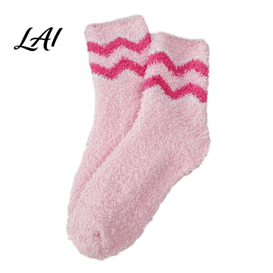 Plush Home Slippers 1 Pair Women Fuzzy Socks for Valentine's Day Warm Fluffy Coral Fleece Day Slipper Socks Fall Winter Thick Sleeping Gift Holiday