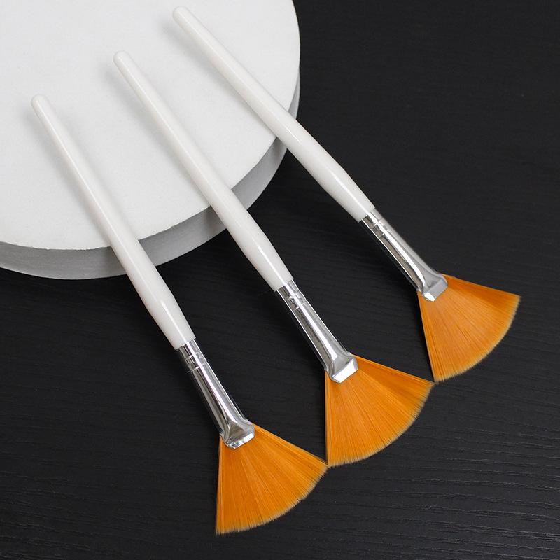 

Кисть веерообразной формы с фруктовыми кислотами для макияжа и масок