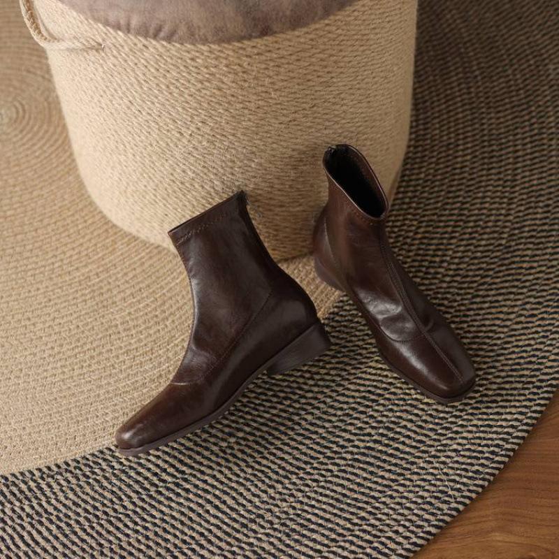 Korean version of square head rear zipper solid color medium boots women's medium heel large size women's boots autumn and winter leather rubber sole 