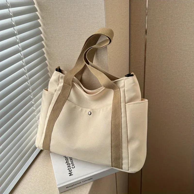 Простая сумка через плечо с цветными блоками — фото 4