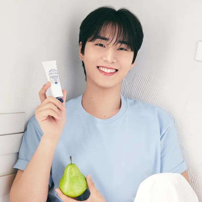 

Bergamot & White Rose Perfumed Hand Cream 35ml