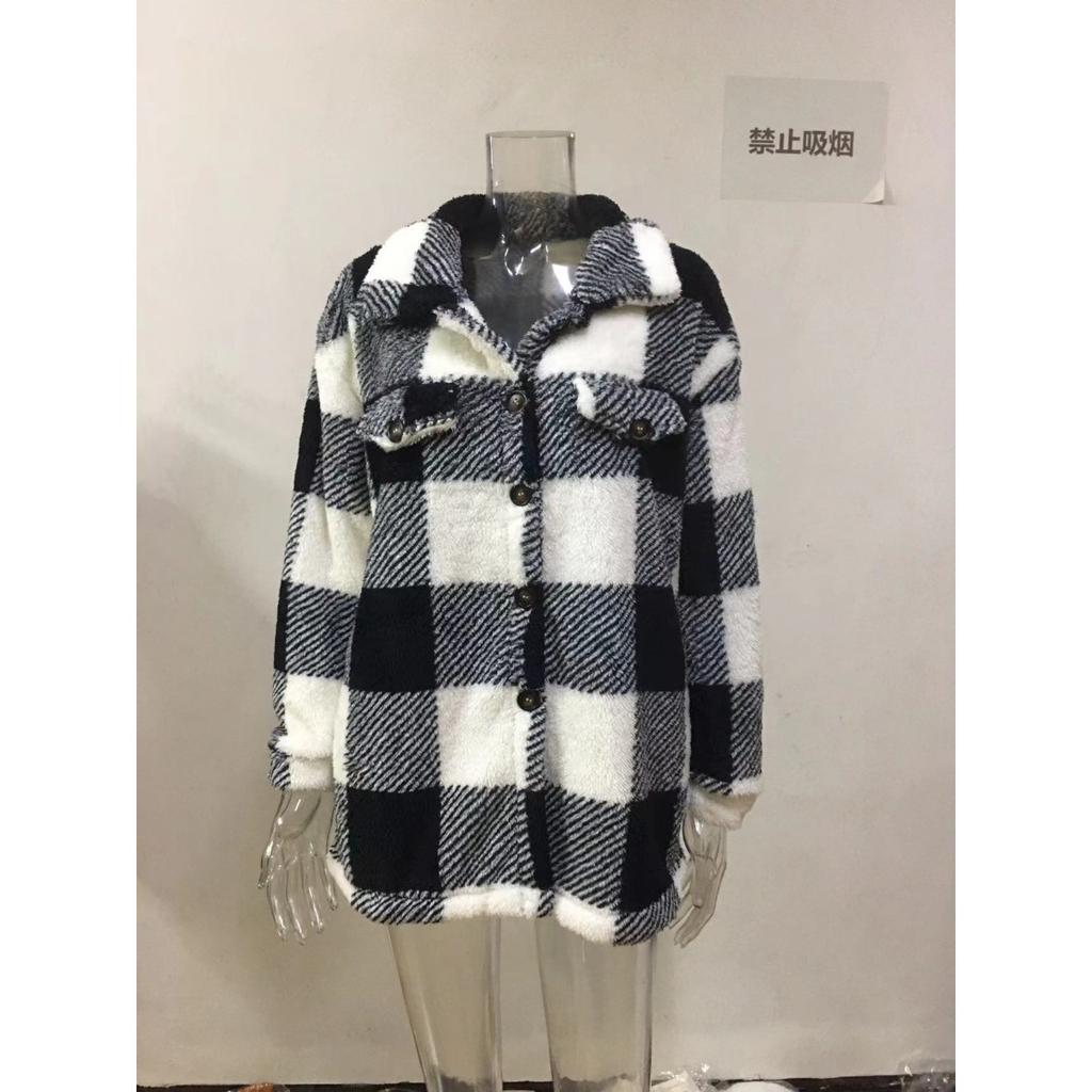 Dameklær Høst og Vinter med Lommer, Rutete Lammeullsjakke, Knappelukket Plysjjakke