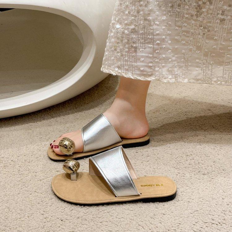 Korean fashion metal buckle cover toe slippers women's summer wear New Year's new flat-bottomed comfortable one-word with cool slippers