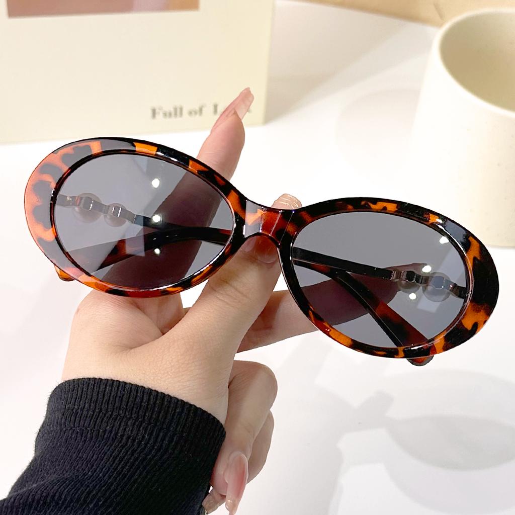 Retro Oval Frame Faux Pearl Fashion Glasses For Men And Women Luxury Glasses Perfect For Parties Photoshoots & Casual Wear
