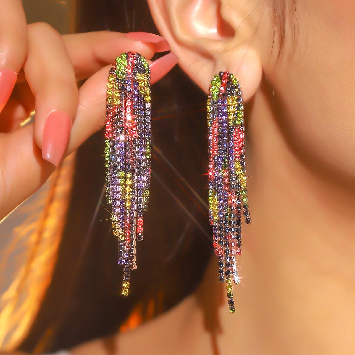 Роскошные серьги с длинной бахромой из блестящих страз