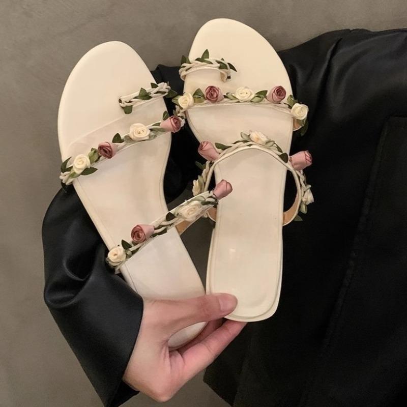 Fashion Fashion Spring/summer Internet Celebrity Fashion Floral Shave Low Heel One-line Sandals Female Explosion Outside To Wear Sandals