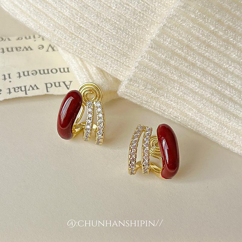 Red C-type zircon mosquito coil disc ear clips without ear holes, autumn and winter niche light luxury high-end temperament earrings, stud earrings