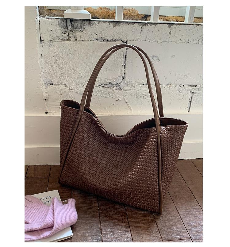 2025 Fashion Popular Casual Commuter Tote Bag Weaving Niche Design Shoulder Bag Retro Casual Armpit Big Bag