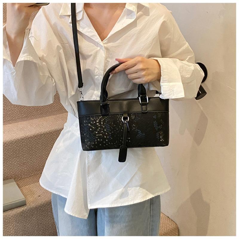 Portable commuter bag women's new simple retro fashion casual fresh shoulder crossbody small square bag