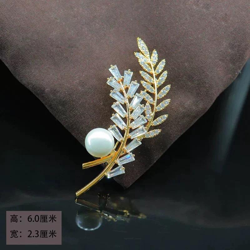 High-End Light Luxury Flower Brooch Female Heavy Industry Design Sense Animal Brooch Diamond Corsage Coat Clothing Accessories