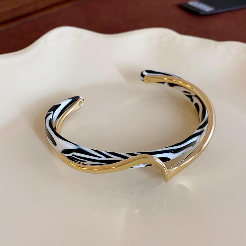 European-American Irregular Concave Bangle: Chic, Cold Style Luxury Bracelet for Women