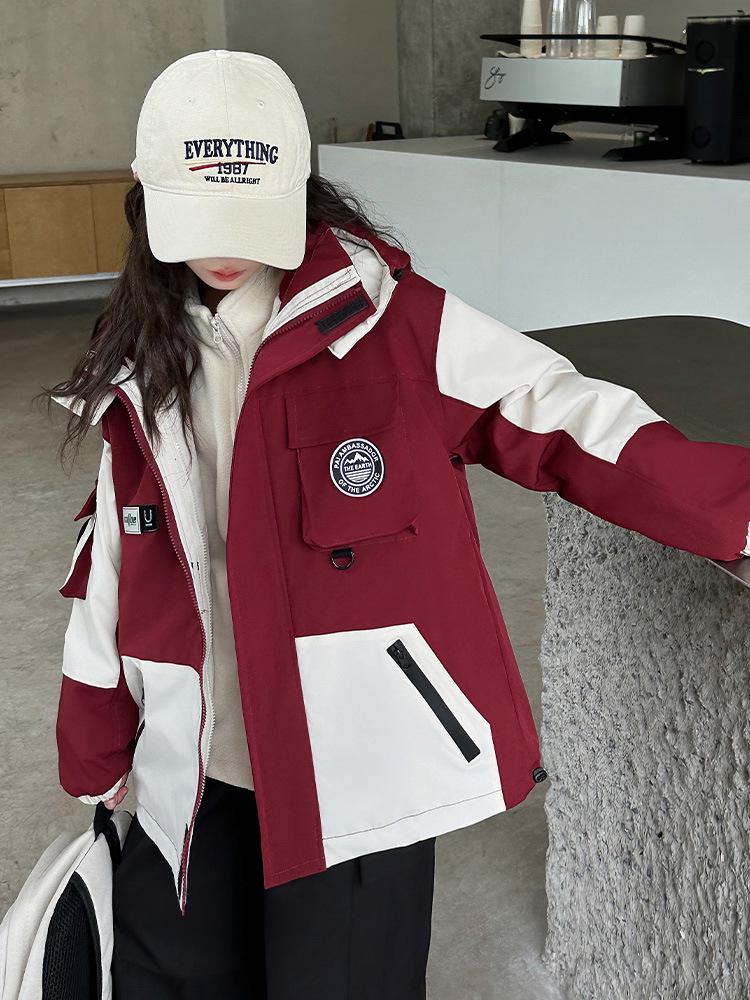 Girls' 2025 Three-in-One Windbreaker: Waterproof, Windproof, and Thickened for Autumn and Winter. Loose-fitting, Trendy Outdoor Coat.