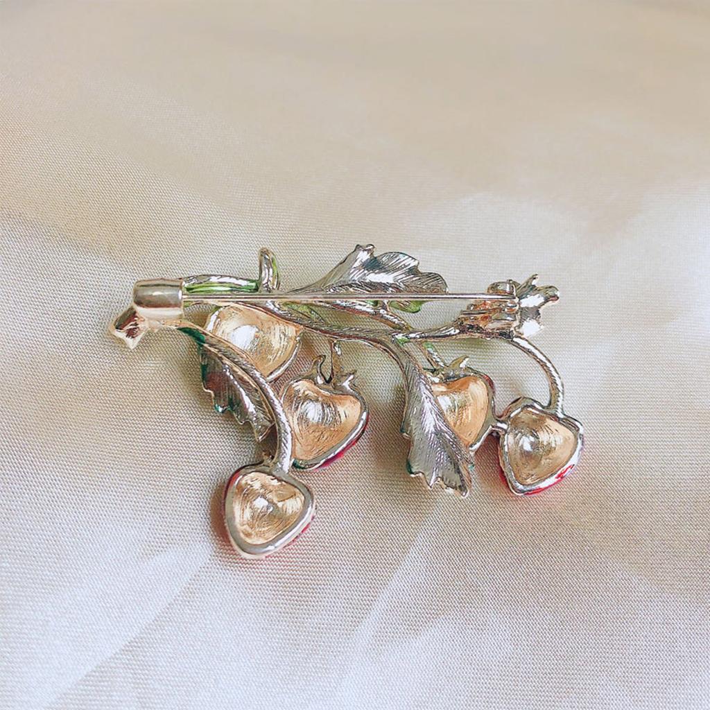 Unique Rhinestones Strawberry Brooch Pin Delicate Fashion Accessory Portable for Clothing and Bags Decoration Casual Wear