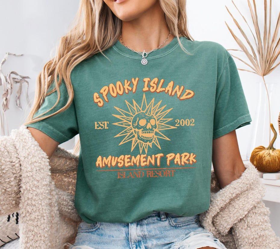 Spooky Island Tee, Retro Halloween Movie Shirt, Disco Skull T-Shirt Unisex M